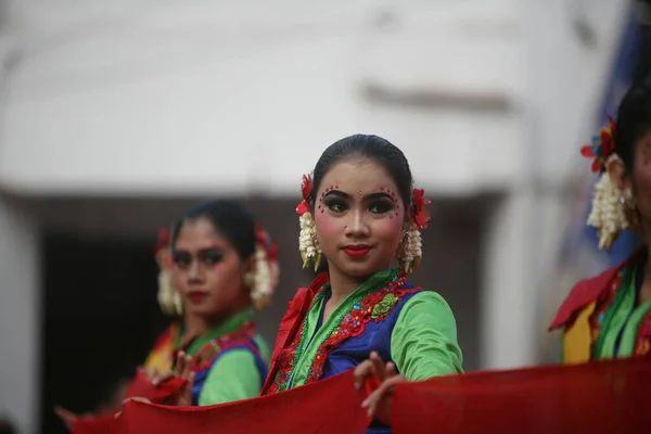 Surabaya Obyvatelé Účastní Oslav Festivalu Rujak Ulek Tím Nosí Tradiční — Stock fotografie