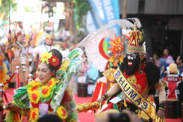 Surabaya Obyvatelé Účastní Oslav Festivalu Rujak Ulek Tím Nosí Tradiční — Stock fotografie