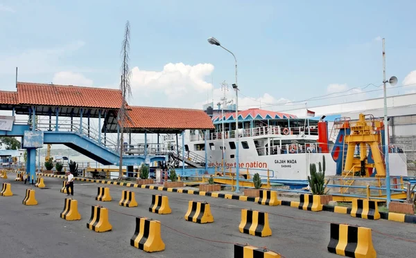 Λιμένας Διέλευσης Μεταξύ Των Νήσων Surabaya Και Madura Indonesia — Φωτογραφία Αρχείου
