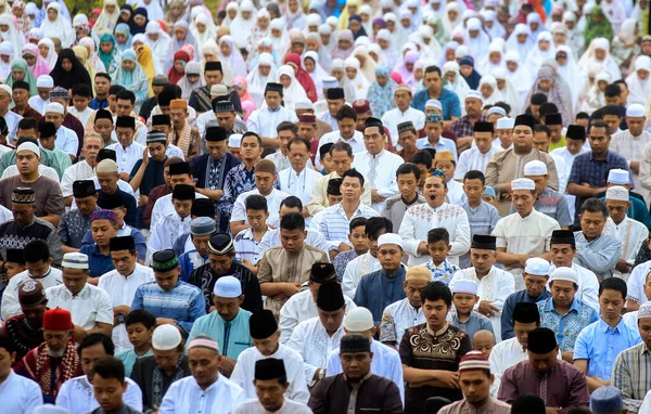 Индонезийские Мусульмане Совершают Молитву Сурабае Восточная Ява — стоковое фото