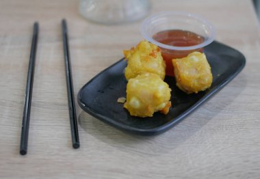 Lezzetli Asya yemeklerinin yakın görüntüsü