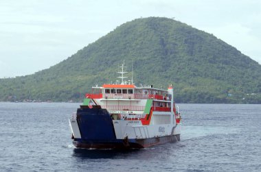 Arka planda kızıl deniz