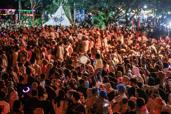 Suasana Penonton Menikmati Konser Ternate Maluku Utara Rechtenvrije Stockfoto's