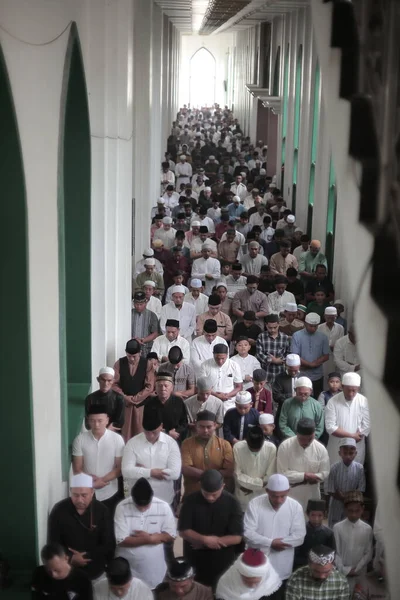 Müslümanlar Camide Namaz Kılarlar — Stok fotoğraf