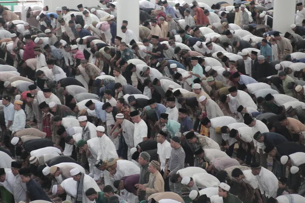 Muslimerna Går Till Sin Muslimska Muslim Eid Fitr Moskén Eid — Stockfoto
