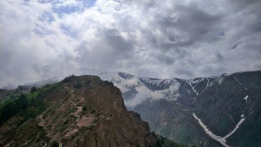 Özbekistan 'daki Kar Dağları