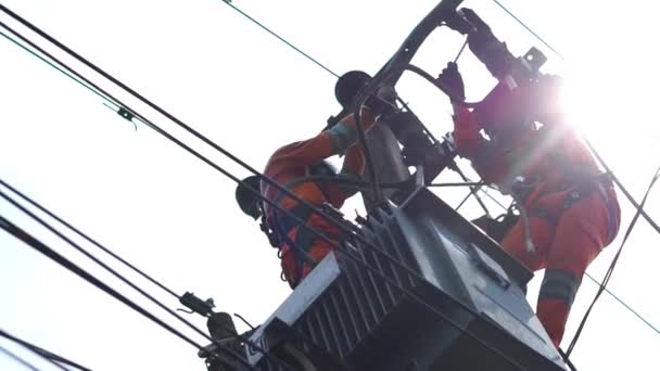 Bogor Indonesia January 2023 Workers Doing Construction Maintenance Power Lines — стоковое видео