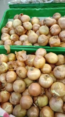Bogor, Endonezya - 23 Aralık 2022: Süpermarketlerde çeşitli baharatlar satılıyor