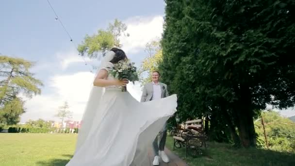 Close Bride Dancing While Walking Park Walk Park Cheerful Newlyweds — Stock Video