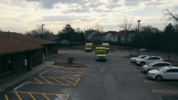 Chicago Illinois 2022 Bir Ambulans Hasta Bir Hastaya Doğru Koşuyor — Stok video