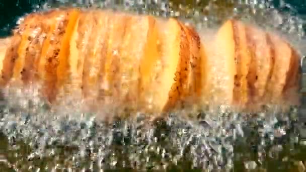 オリーブオイルで揚げたジャガイモのクローズアップ フライパンジャガイモ — ストック動画