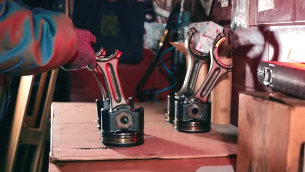 Car Repairman Puts Car Engine Pistons Table — Vídeos de Stock