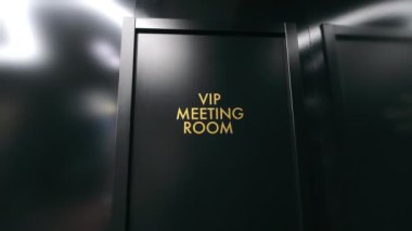 VIP toplantı odasına giriş kapısı. Oda kapısı..