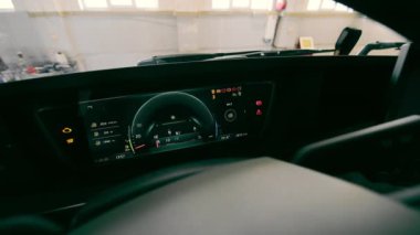 Araç Motoru Çalıştırılırken Araç Kontrol Paneli