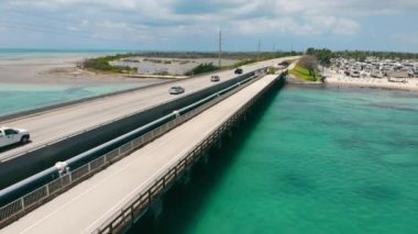 Seven Mile Köprüsü 'nün havadan görüntüsü. Eski ve yeni köprü.