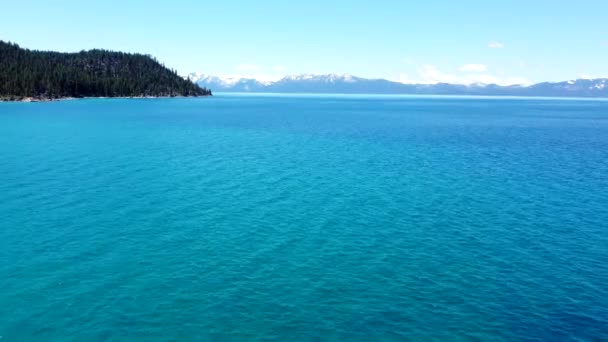 Vista Aérea Sobre Lago Tahoe Nevada Agua Azul Gran Lago — Vídeos de Stock