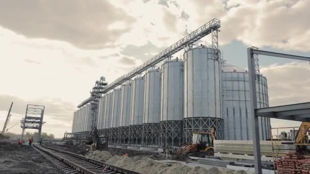 種子を収集するための農業エレベーター 小麦大豆を貯蔵するためのエレベーター — ストック動画