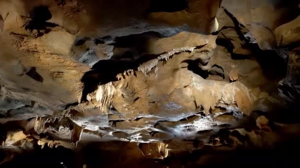 Una Grotta Con Stalattiti Sul Soffitto Coves Sant Josep — Video Stock
