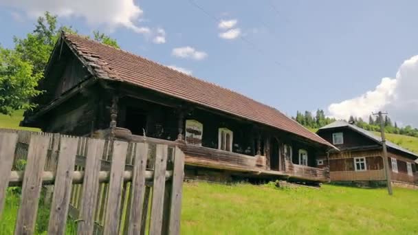 Scenic Schoonheid Van Natuur Cultuur Een Oude Houten Hut Met — Stockvideo
