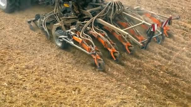 Semilla Agrícola Moderna Acción Vista Cerca Una Máquina Sembradora Plantando — Vídeos de Stock