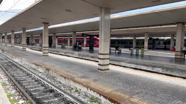 Roma Talya 2023 Issız Tren Platformu Boşta Trenlerle Durgun Trenlerle — Stok video