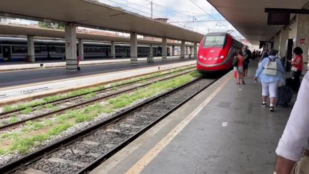 Rome Italy 2023 Passengers Awaiting Arrival Approaching Train Travelers Luggage — Stock Video