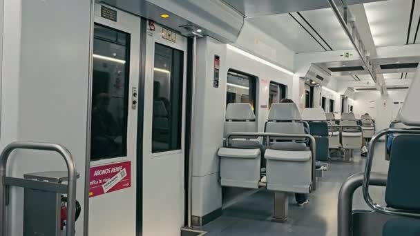 西班牙 马德里2912 2023内部通勤列车 Commuter Train 西班牙马德里的一列通勤列车 — 图库视频影像