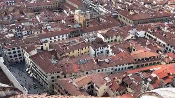 フローレンス イタリア 2024 フィレンツェのルーフトップの空中ビュー 歴史的な中心部にテラコッタ屋根の迷路を見渡す — ストック動画