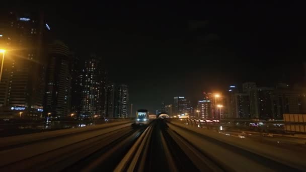 Bae Dubai Birleşik Arap Emirlikleri Nisan 2024 Dubai Metro Speeding — Stok video