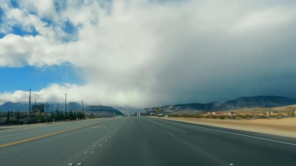 Desert Highway Approaching Storm Desert Highway Leading Stormy Mountains — Stock Video