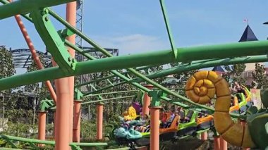 Polonya, Zator 28.09.2024 Heyecanlı yolcularla heyecanlı lunapark treni yolculuğu.