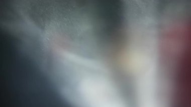 Soyut bulanık ışık ve renk deseni yumuşak parlak, rüya gibi arka plan dokusu gümüş parçacıkları ve gölgelerin pürüzsüz geçişleri ve gölgelerin ve gölgelerin