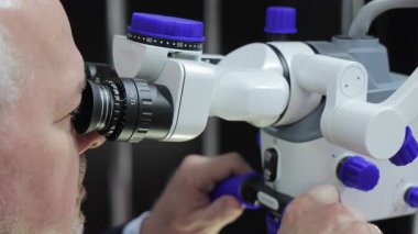 Klinik Muayenede Modern Tıbbi Mikroskop, Hassas Optik Kullanımı.