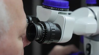 Tıbbi Optik Muayene Teknolojisi Yakın Çekim, Hasta Kusursuz Gözlem Prosedüründen Geçiyor.