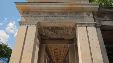 Berlin Almanya 25.05.2025, Tarihi Kalın Tavan ve Savaş Zararlı Sütunlar Klasik Detaylı.