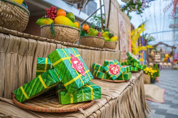 Traditional Red Lanterns Gifts Decorations Resort Tourist Taking Photo Tet — Stok fotoğraf
