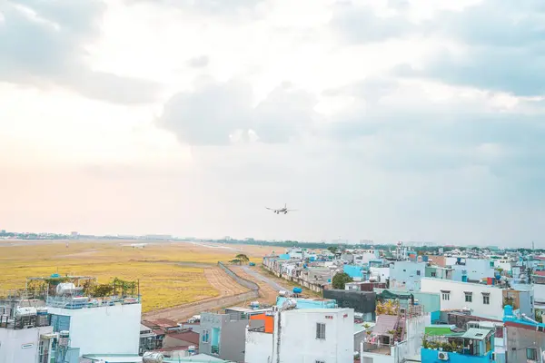 Chi Minh City Vietnam Feb 2022 Airplane Fly Urban Areas — Stok fotoğraf