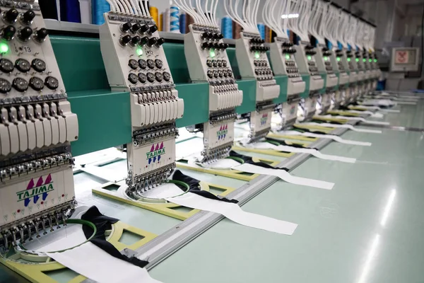 Сучасна Автоматична Високотехнологічна Швейна Машина Текстильного Одягу Або Одягу Робить — стокове фото