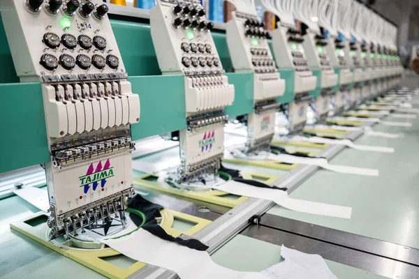 Modern Automatic High Technology Sewing Machine Textile Clothing Apparel Making — Stockfoto
