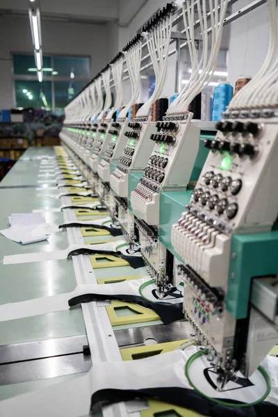 Сучасна Автоматична Високотехнологічна Швейна Машина Текстильного Одягу Або Одягу Робить — стокове фото