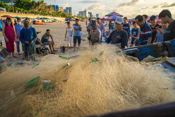 Vung Tau Vietnam Aug 2022 Fisherman Casting His Net Sunrise — Zdjęcie stockowe
