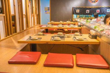 Rahat Restoran iç. Loft tarzı, modern yemek yer ve bar sayacı, kopya alanı çağdaş tasarım.