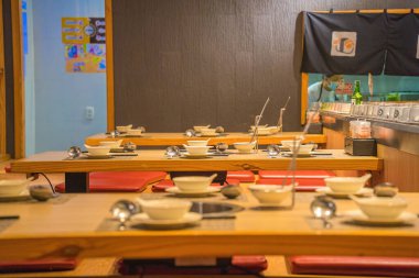 Rahat Restoran iç. Loft tarzı, modern yemek yer ve bar sayacı, kopya alanı çağdaş tasarım.