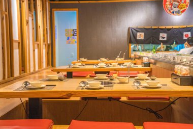 Rahat Restoran iç. Loft tarzı, modern yemek yer ve bar sayacı, kopya alanı çağdaş tasarım.