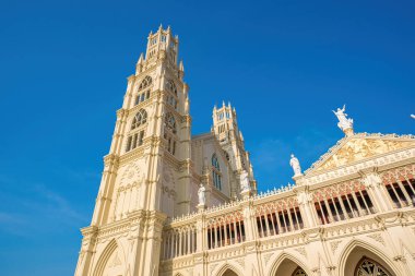 Phuoc Hung Kilisesi, nam-ı diğer Parish Phuoc Hung, turistleri hafta sonları Vung Tau, Vietnam 'a ruhsal olarak ziyarete çekiyor. Phuoc Hung Kilisesi 'nin inşaatı Fransa' ya benziyor.