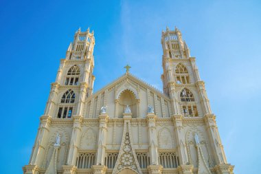 Phuoc Hung Kilisesi, nam-ı diğer Parish Phuoc Hung, turistleri hafta sonları Vung Tau, Vietnam 'a ruhsal olarak ziyarete çekiyor. Phuoc Hung Kilisesi 'nin inşaatı Fransa' ya benziyor.