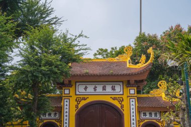 Hanoi 'deki en eski Budist tapınağı olan Tran Quoc Pagoda, Hanoi' nin Batı Gölü 'nün güneydoğu kıyısında yer almaktadır..