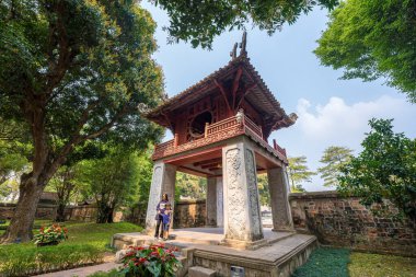 Hanoi, Vietnam - Kasım 12017: Edebiyat Tapınağı Van Mieu Quoc Tu Giam olarak da bilinir, ayrıca Konfüçyüs Tapınağı ve Hanoi 'deki antik üniversite olarak da bilinir..