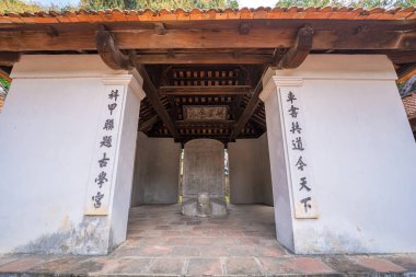 Hanoi, Vietnam - Kasım 12017: Edebiyat Tapınağı Van Mieu Quoc Tu Giam olarak da bilinir, ayrıca Konfüçyüs Tapınağı ve Hanoi 'deki antik üniversite olarak da bilinir..