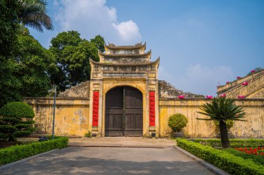 Thang Long İmparatorluk Kalesi 'nin Panorama Merkez Bölgesi. İlk olarak Ly Hanedanlığı döneminde inşa edilen kraliyet kuşatmasını oluşturan kültür kompleksi. Hanoi 'deki UNESCO Dünya Mirası Alanı. Doan Mon kapısı